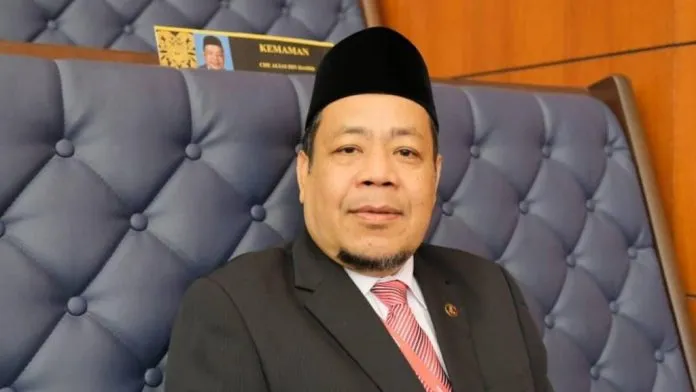 Dato’ Dr Alias Razak sebagai Ahli Dewan Negara PAS Terengganu dalam sesi rasmi