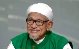 Presiden PAS Abdul Hadi Awang dalam satu sesi rasmi bersama PAS Malaysia