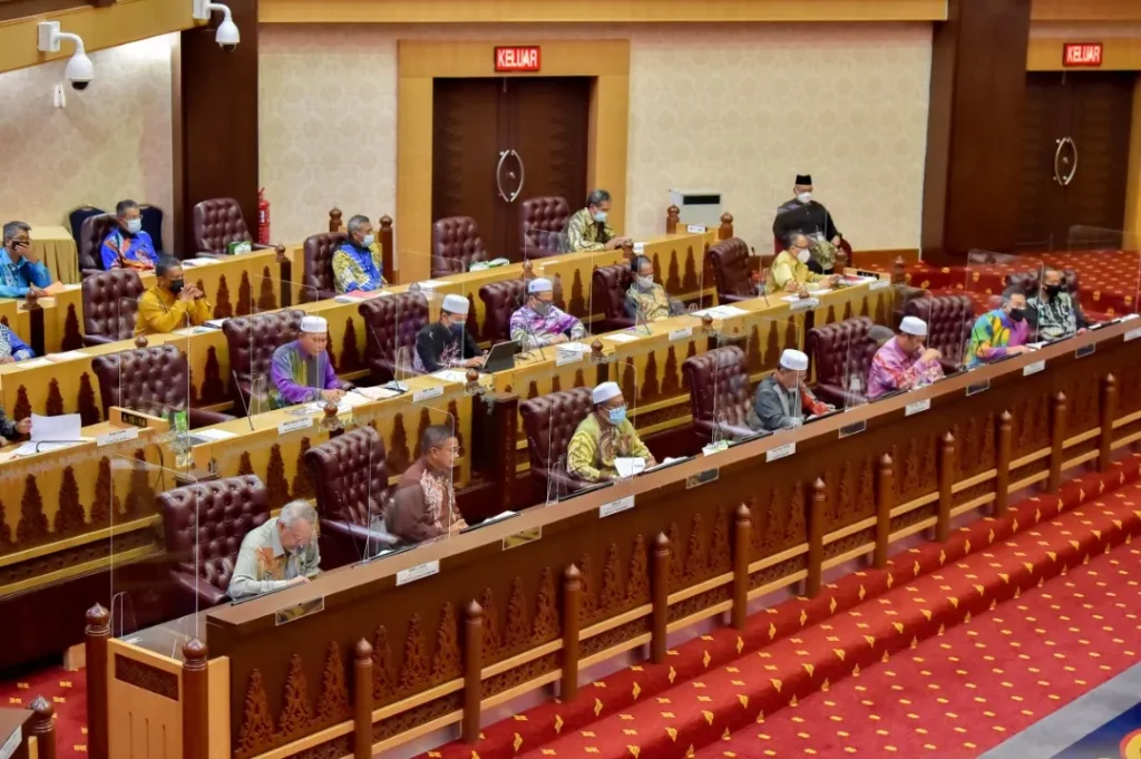 ADUN Terengganu menghadiri persidangan Dewan Undangan Negeri