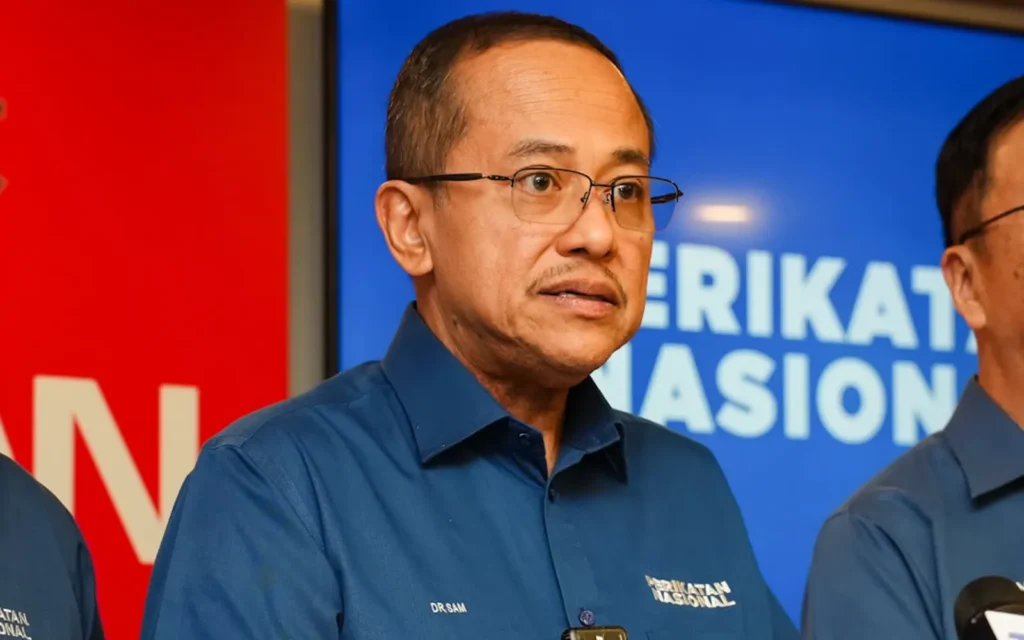 Ahmad Samsuri Mokhtar ketika sidang media Perikatan Nasional