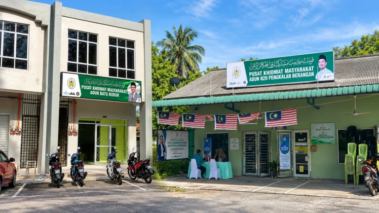 Pusat Khidmat Masyarakat ADUN Batu Buruk dan ADUN N20 Pengkalan Berangan di Terengganu
